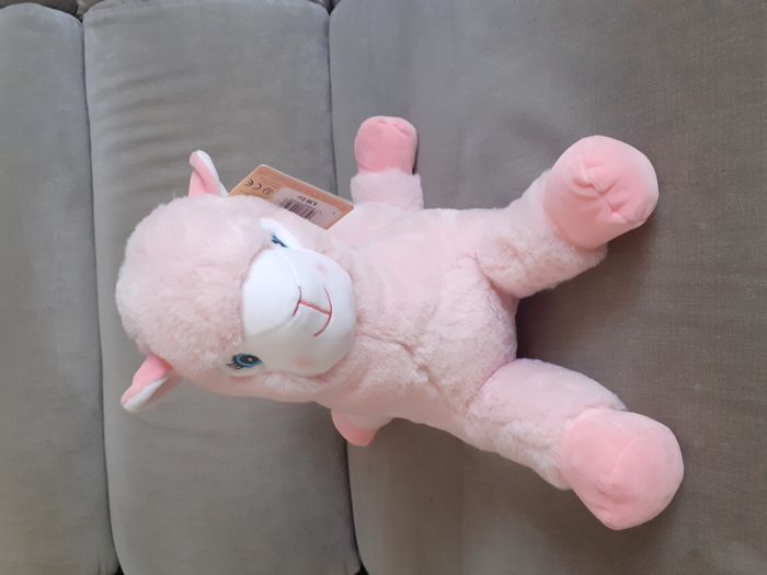 Peluche rose qui représente un animal - un lama - NEUF