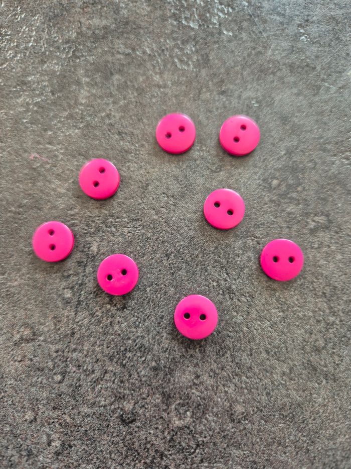 Lot de 8 petits boutons pour layette