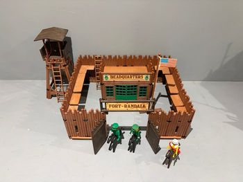 Playmobil Fort Randall Western vintage cowboy Indien Tour de garde Quartier général  2 Echelles Drapeau US 3 personnages