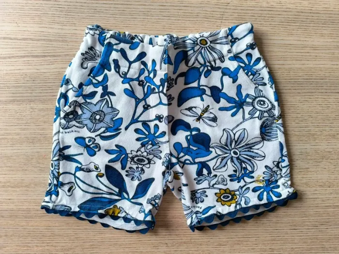 Short Petit Bateau – Fleurs et papillons bleues – Taille 4 ans