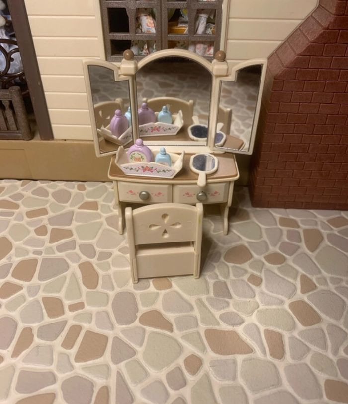 Coiffeuse sister’s  bedroom vintage sylvanian families