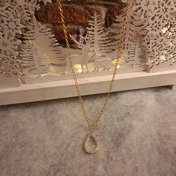 Collier doré avec pendentif strass verre transparent