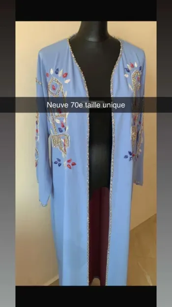 Caftan neuf jamais porté bleu ciel