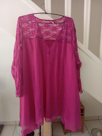 Haut dentelle rose assez léger