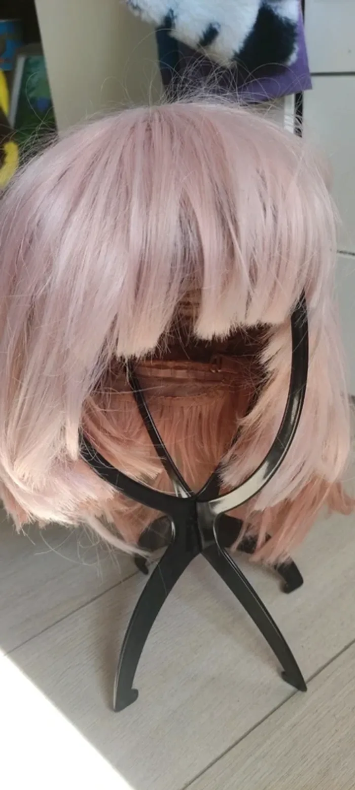 Wig rose asymétrique