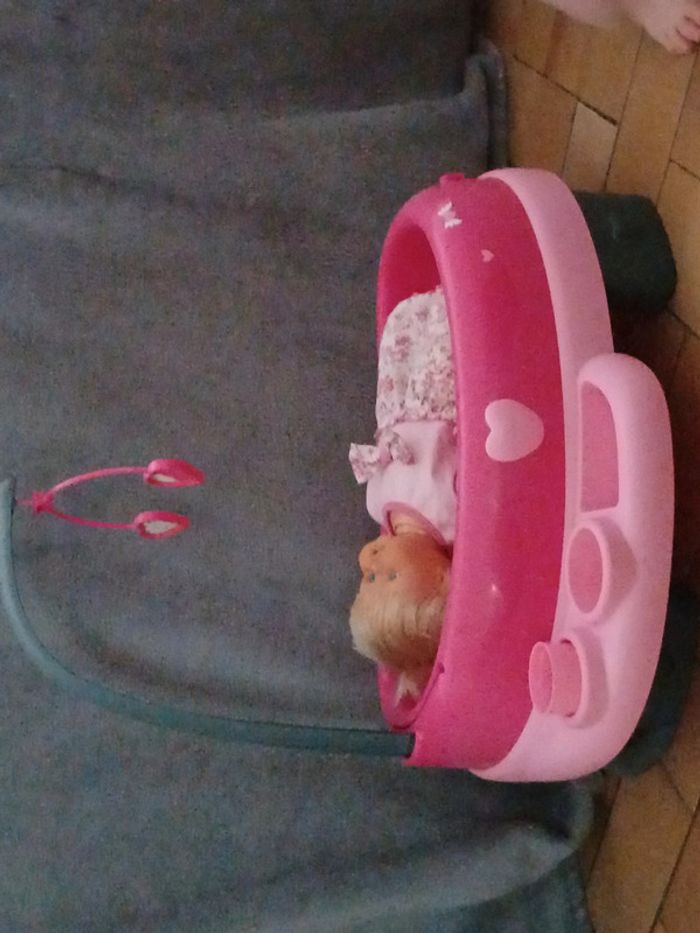 Poupee malade avec lit