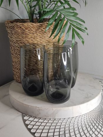 Verres en verre noire