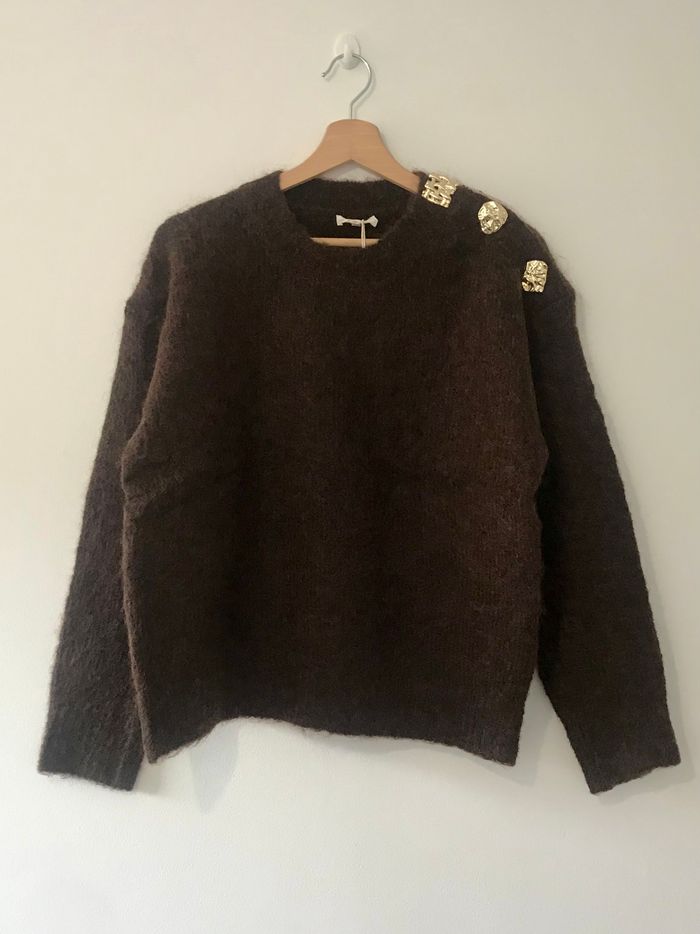 Pull élégant avec Bouton Bijou doré sur Épaule - photo numéro 3