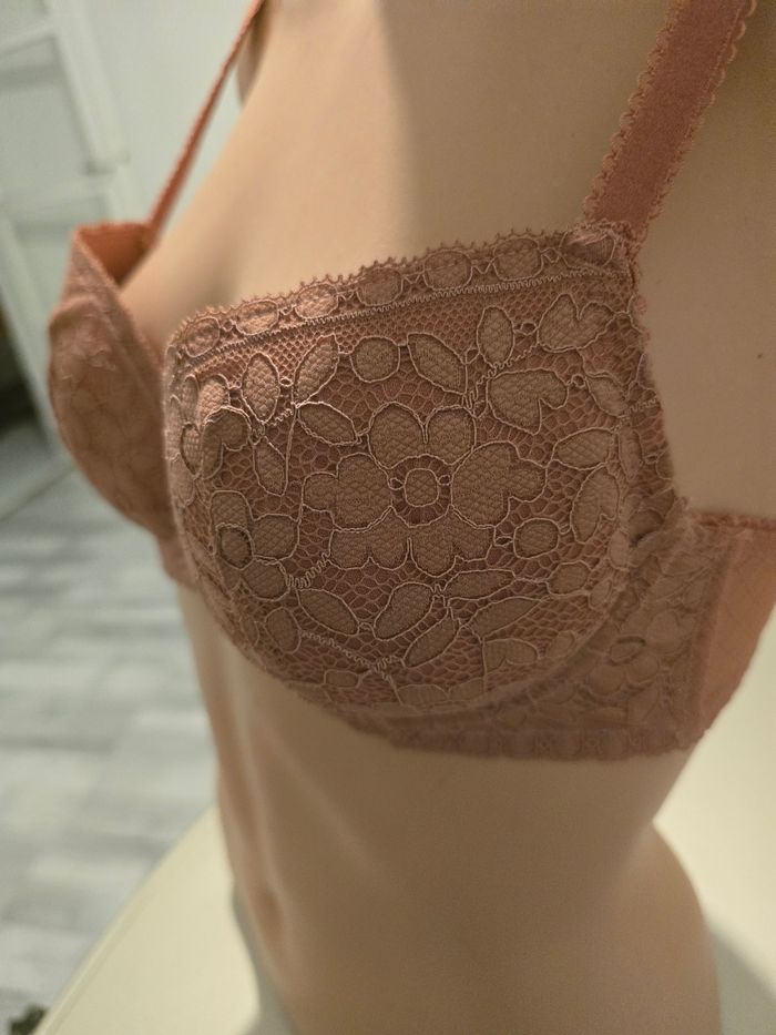 Soutien gorge neuf sans étiquettes - photo numéro 3