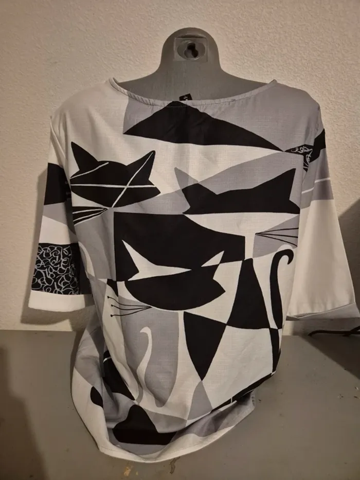 Haut blouse motifs chat noir et gris, excellent état, taille L. - photo numéro 2