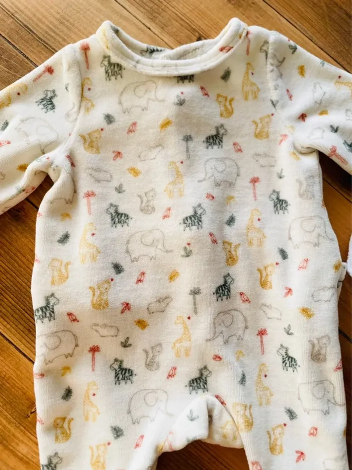 Lot de 2 jolis pyjamas en velours 1 mois - photo numéro 3
