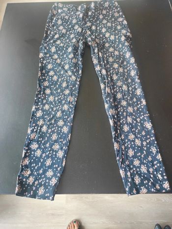 Pantalon bleu a fleurs