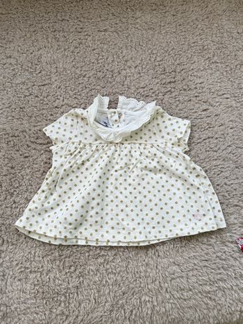 Blouse bébé blanche à pois dorés avec col volanté