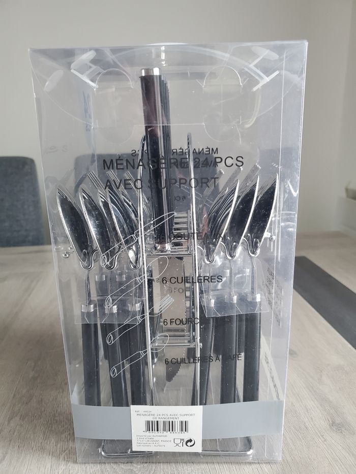 Ménagère 24 Pièces. - photo numéro 2