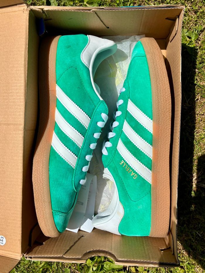 Baskets adidas gazelle verte pointure 43 très bon état avec boîte - photo numéro 2