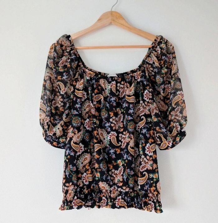 Blouse à manches courtes noire à motifs fleuris cachemire tendance printemps Marque Cache cache Taille 40 L - photo numéro 6