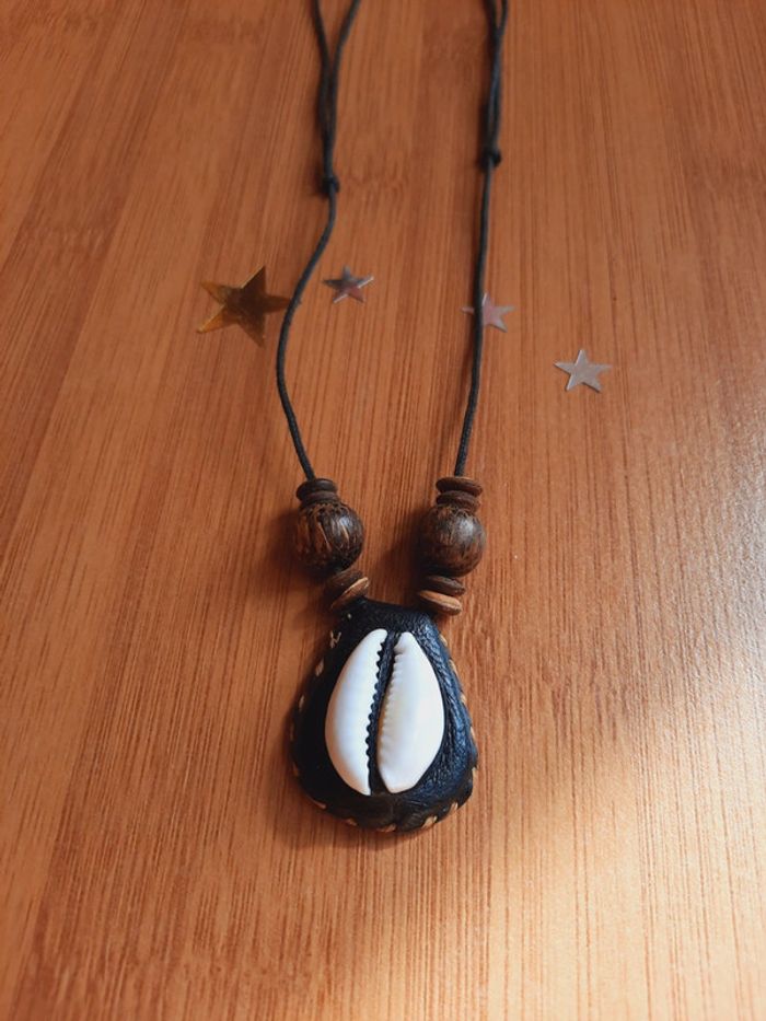 Collier coquillage bois