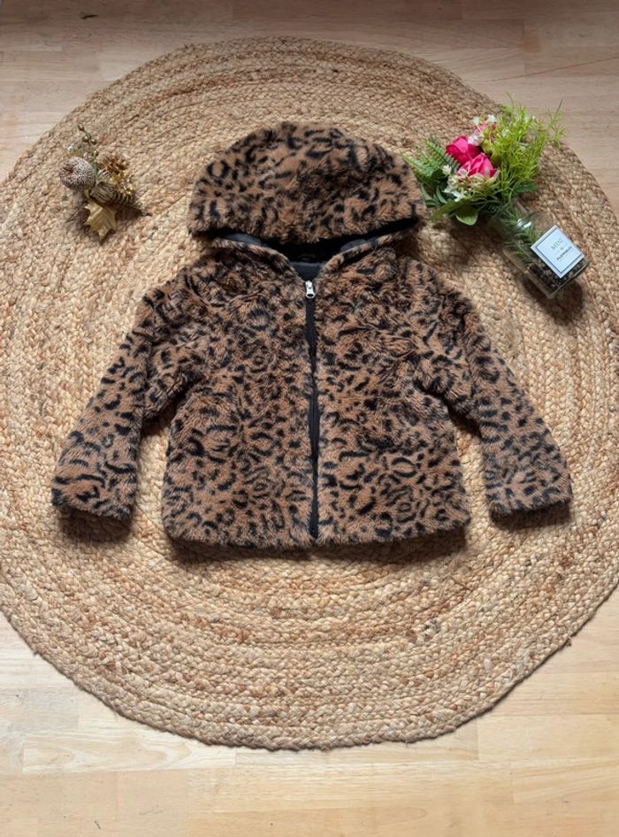🌺Veste avec capuche en fausse fourrure au motif léopard marron et noir Taille 24mois/92cm🌺