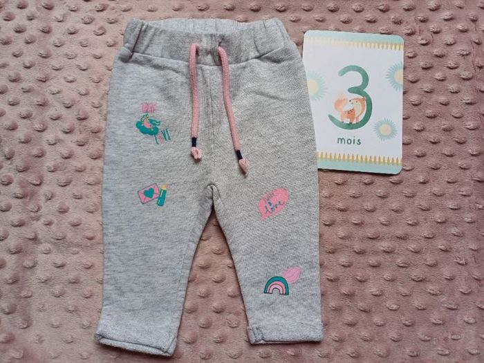 Pantalon 3 mois in extenso