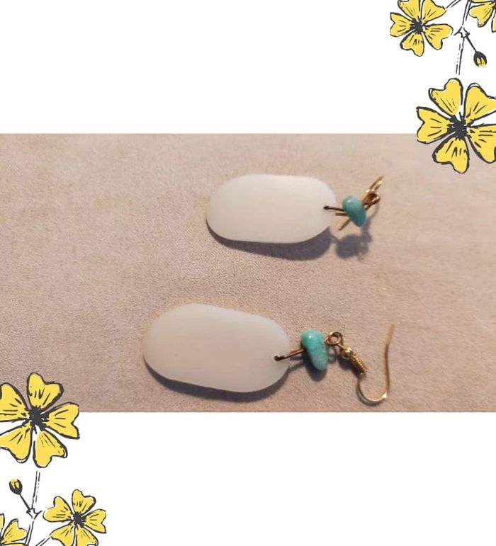 Boucles d’oreilles – Pastille blanche et perle turquoise – Collection Terres d’Ailleurs - photo numéro 5