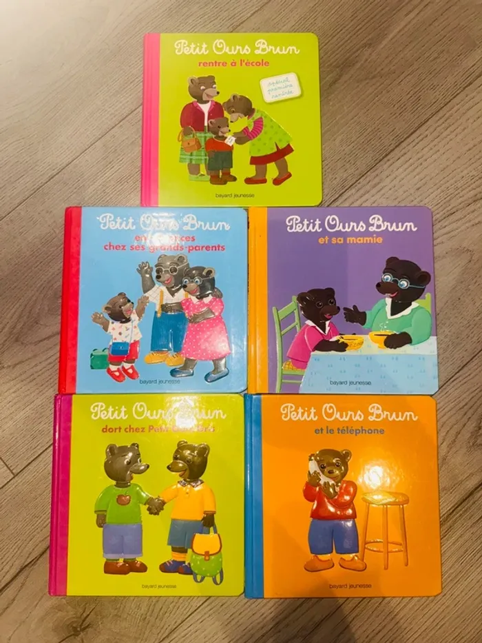 Lot 5 livres petit ours brun tbe