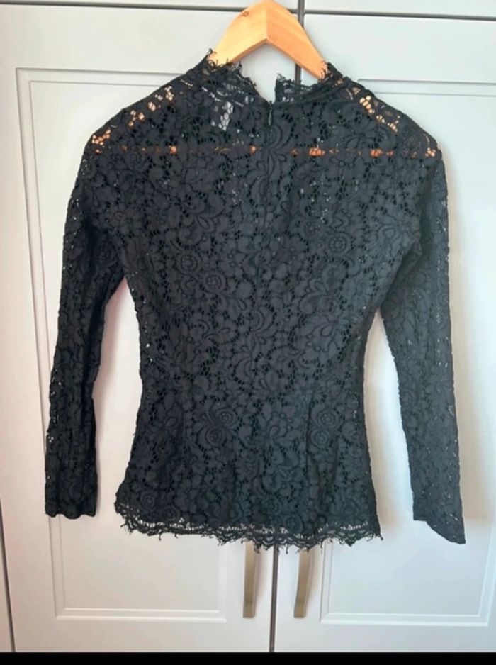Haut blouse noir chic dentelle