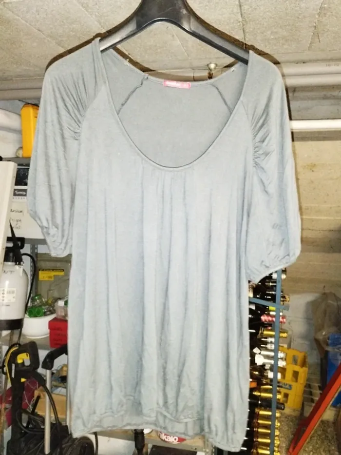 Haut gris Taille 4