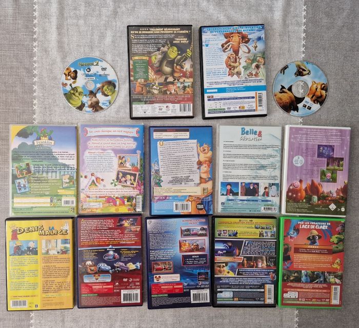 Lot de 12 DVD enfants + 2 sans leur boîte - photo numéro 2