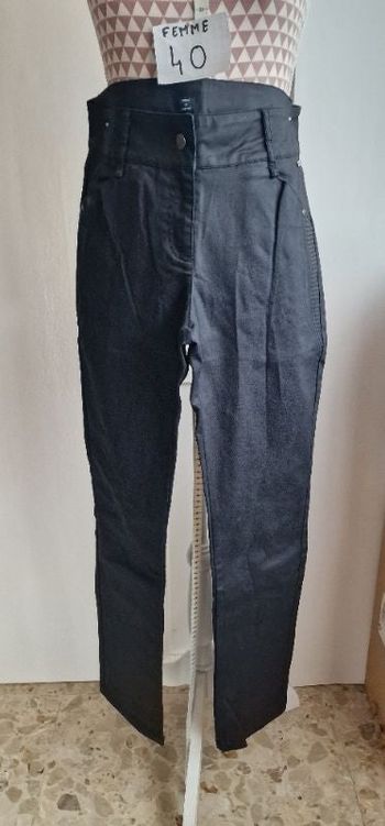 Jean, noir ,façon satiné, neuf, taille standard et réglable par élastique, forme slim