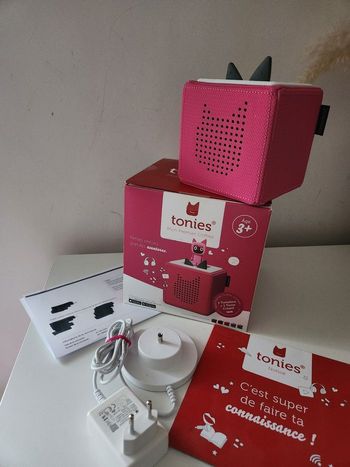 Boîte à histoire conteuse musicale rose fushia toniebox 1 