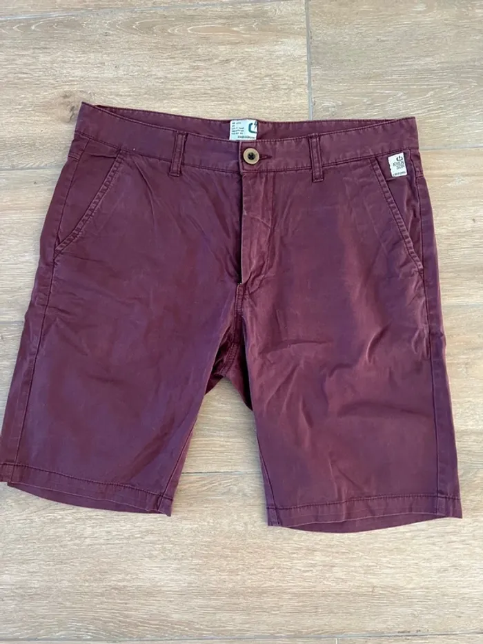 Short bordeaux taille 32