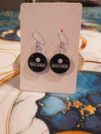 Boucle d'oreille Ricard noir