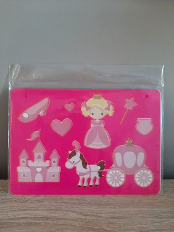 lot 2 pochoirs "Princesse et fleurs"