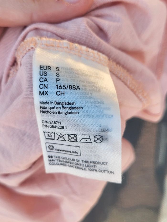 Très beau t shirt rose. - photo numéro 3
