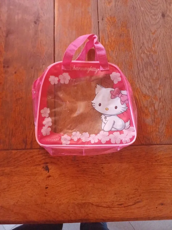 Trousse de toilette ou autres hello kitty