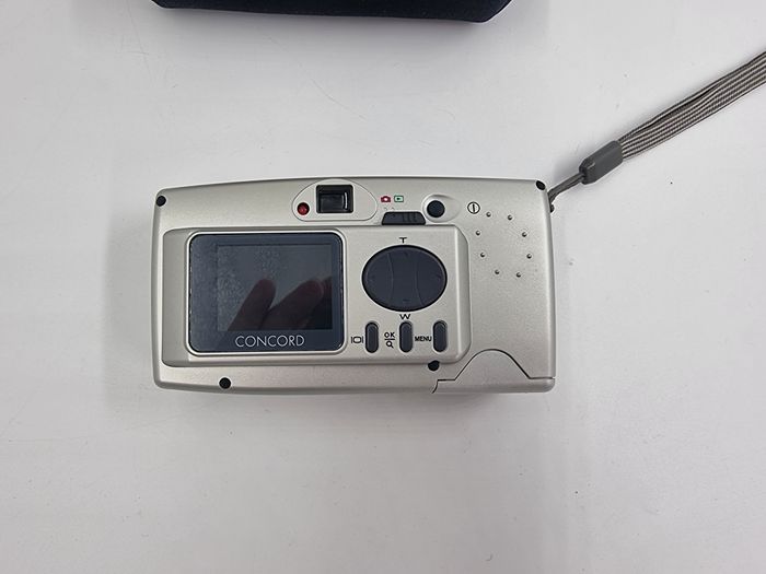 Appareil photo Concord Duo 2000 2.0 Megapixels avec sacoche sans câble et sans carte SD - photo numéro 2