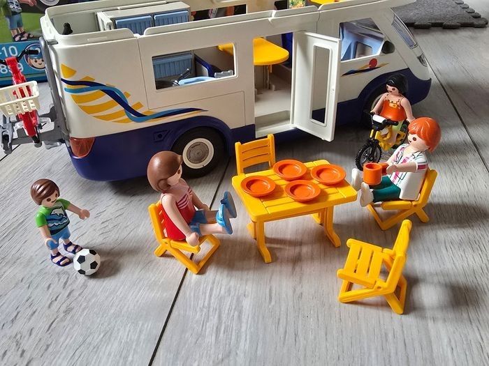 Grand camping-car familial Playmobil