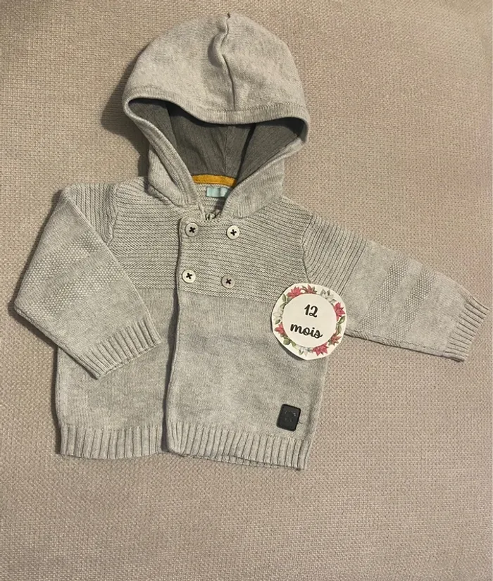 Gilet pull Obaïbi taille 12 mois très bon état