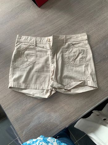 Short beige