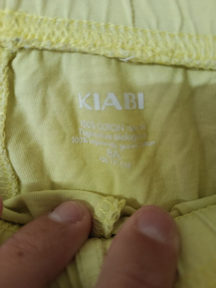 Short jaune - photo numéro 4