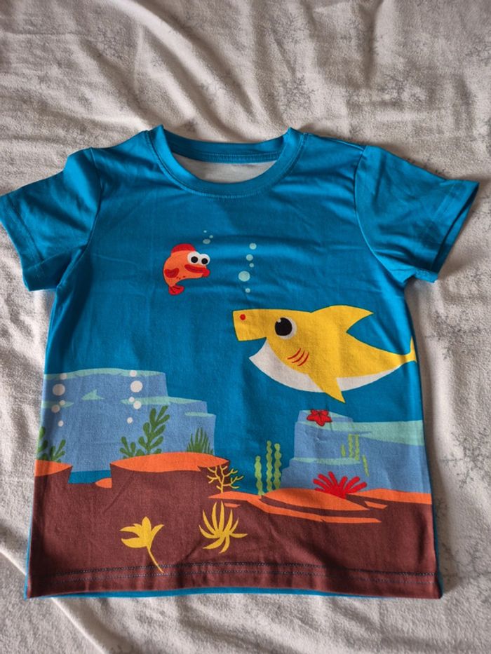 T shirt baby shark  7 ans - photo numéro 2