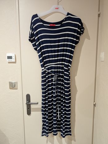 Robe tee shirt bleu marine et blanc
