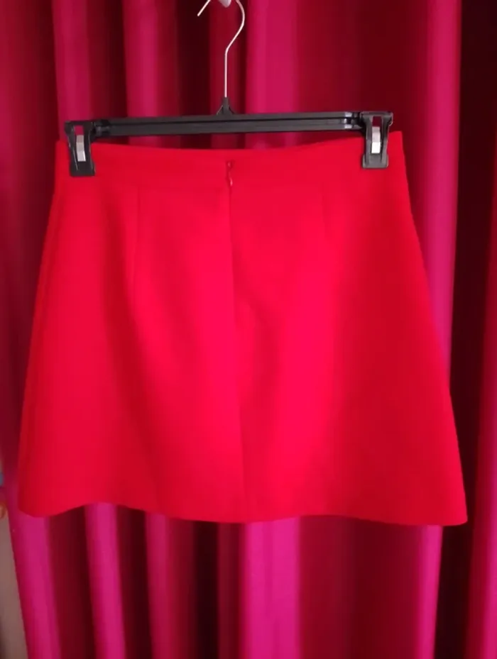 Jupe rouge - photo numéro 2