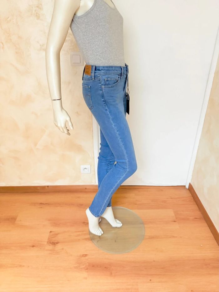 Jean Levi’s 711 Skinny – Taille 28/32 – Bleu clair – Neuf avec étiquette - photo numéro 15