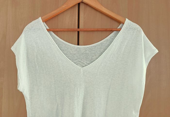 T shirt creme et beige imprime geometrique. Dos decolette. Camaieu. Taille 38 - photo numéro 4