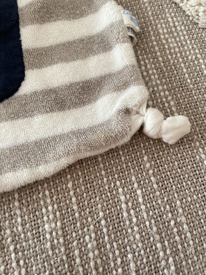 Peluche doudou plat 22cm Weleda poupée marin rayé bleu blanc gris très bon état - photo numéro 4