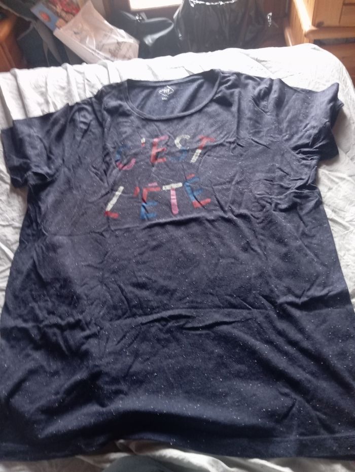 T-shirt court