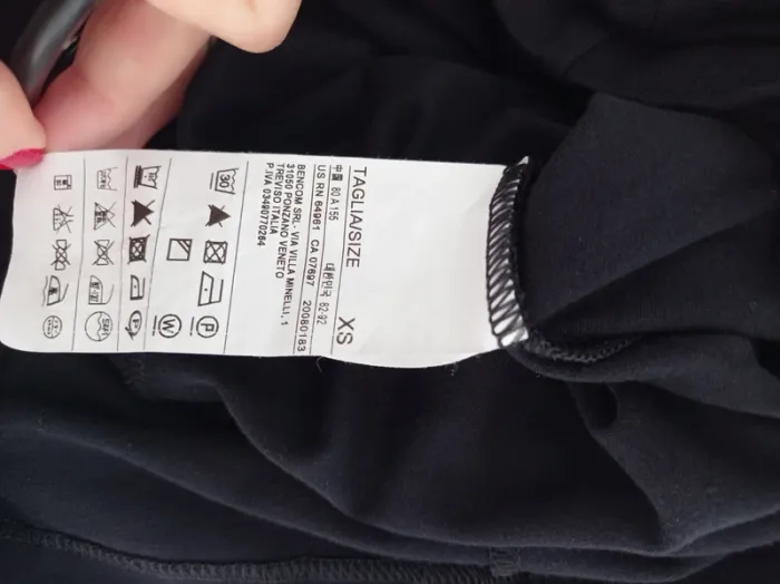 Magnifique robe noire drapé manches trois quart T.Xs stile Benetton - photo numéro 6