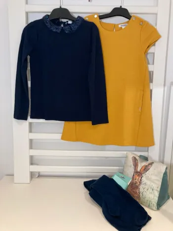 6 ans - Set de 3 pièces assorties - 1 robe 1 t-shirt et 1 collant neuf