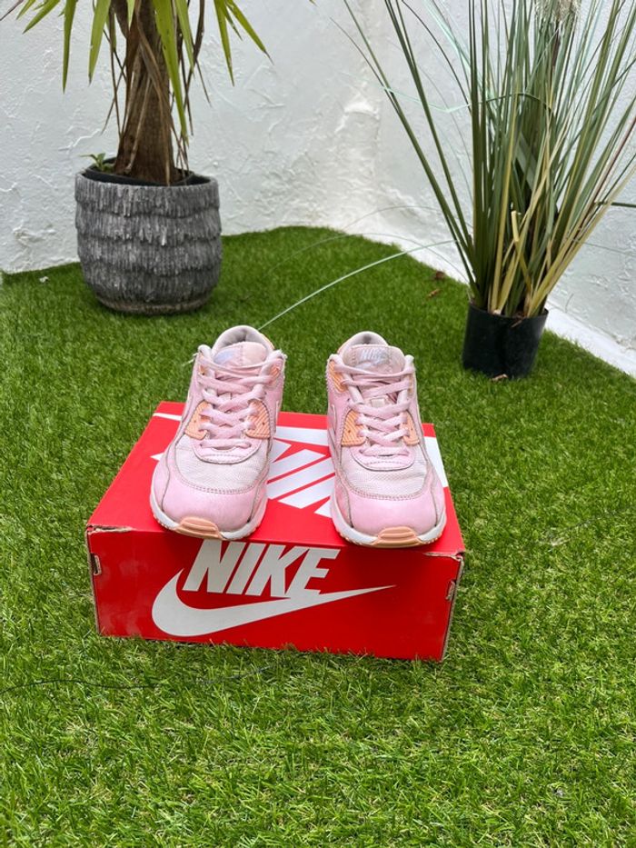 Très belle chaussures Nike air Max taille 34 - photo numéro 3